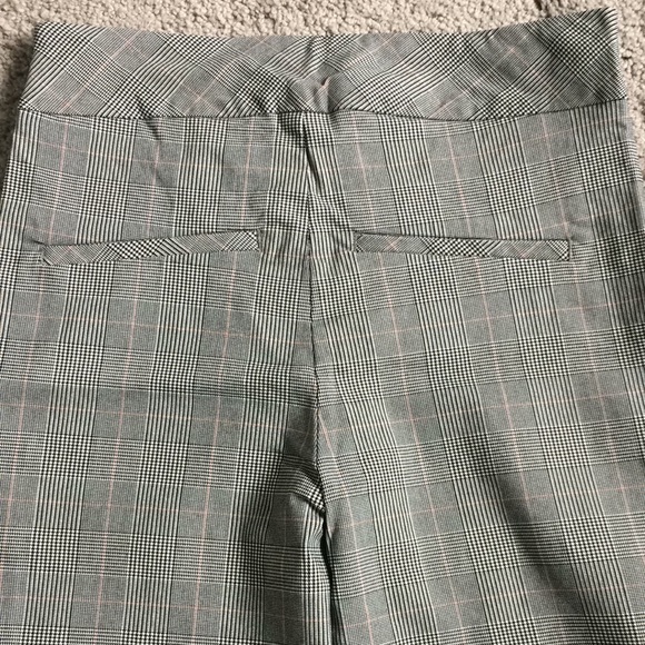 Camber & Grace cute pink plaid pull on stretch work capris - Picture 3 of 9